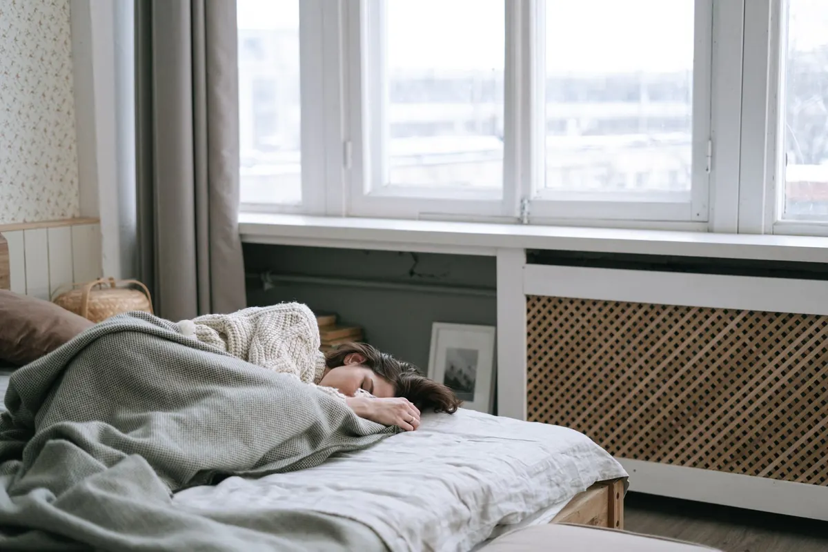 How to Build a Consistent Sleep Schedule in a British Winter